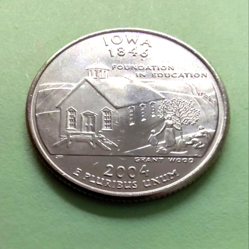 2004-P Uncirculated Iowa State Quarter From US Mint Roll. Item #5076